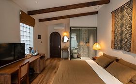Phen Art House, Artistic Living In The Heart Of Old Quarter
